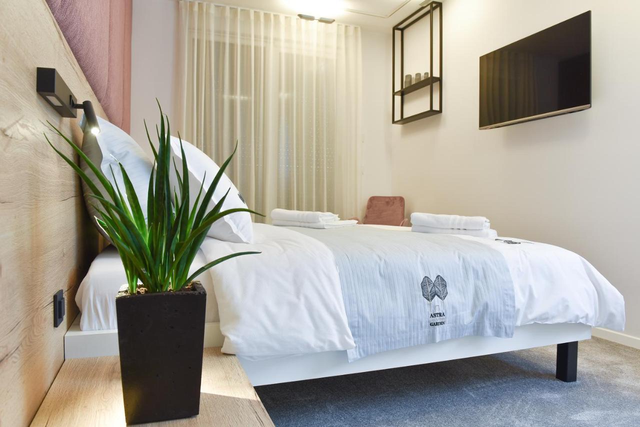 Astra Urban Garden Apartment, 2 Garage Parking Spaces Ζάγκρεμπ Εξωτερικό φωτογραφία